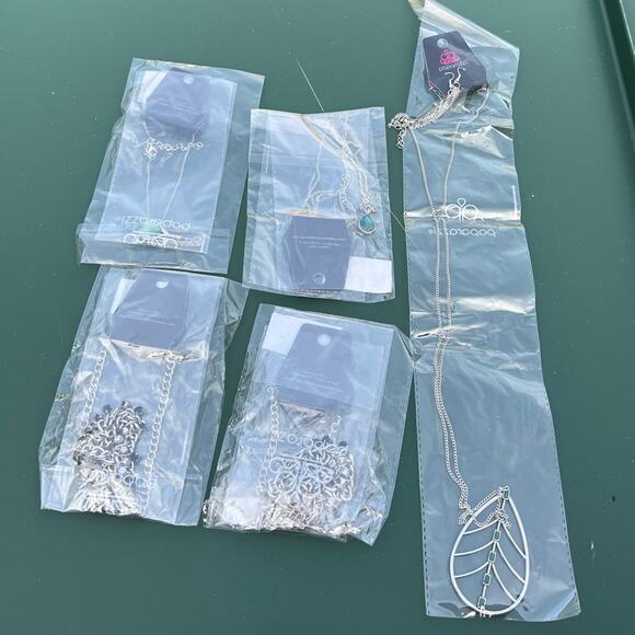 Bundle of 5 NWT Paparazzi green and silver necklaces and earrings set - Picture 1 of 7